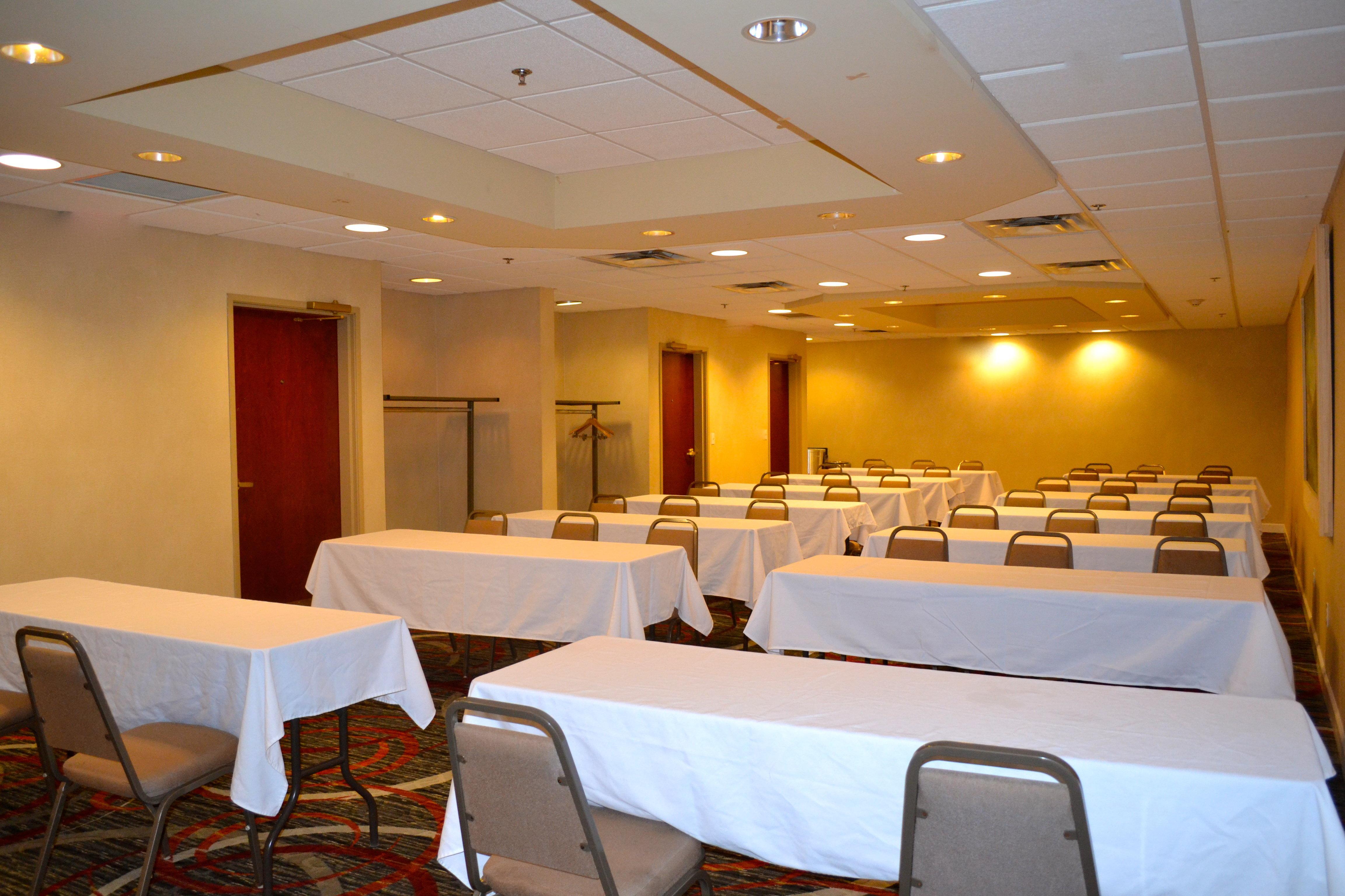 Holiday Inn Express Hotel & Suites Waterford By Ihg Bagian luar foto